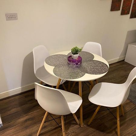 Spacious 1 Bed Relocation Apartment Free Parking, Brierley Hill Luaran gambar