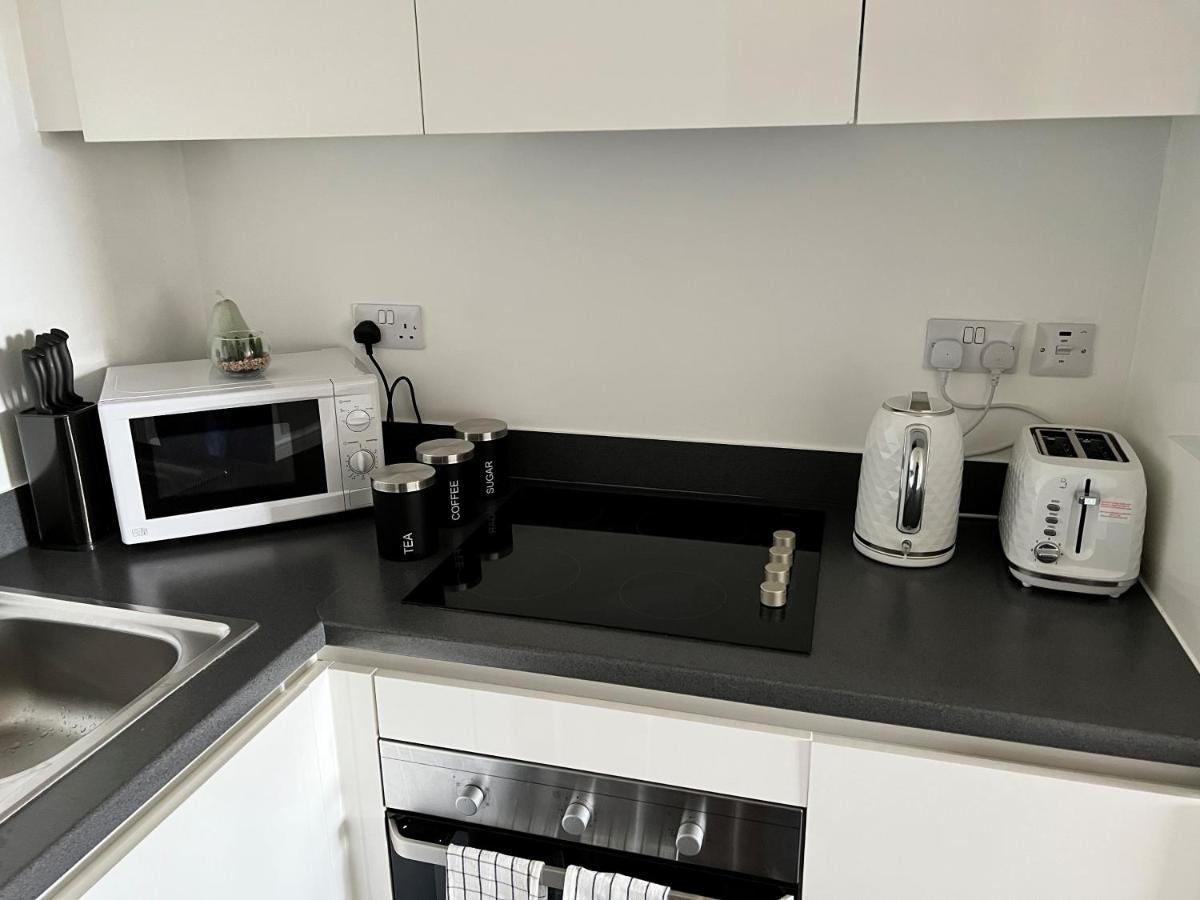 Spacious 1 Bed Relocation Apartment Free Parking, Brierley Hill Luaran gambar