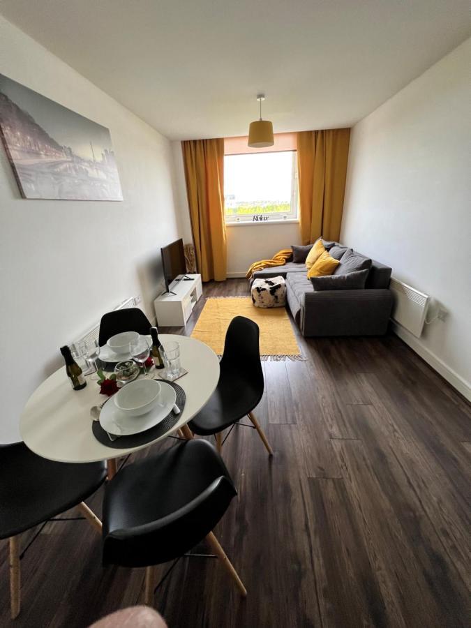 Spacious 1 Bed Relocation Apartment Free Parking, Brierley Hill Luaran gambar