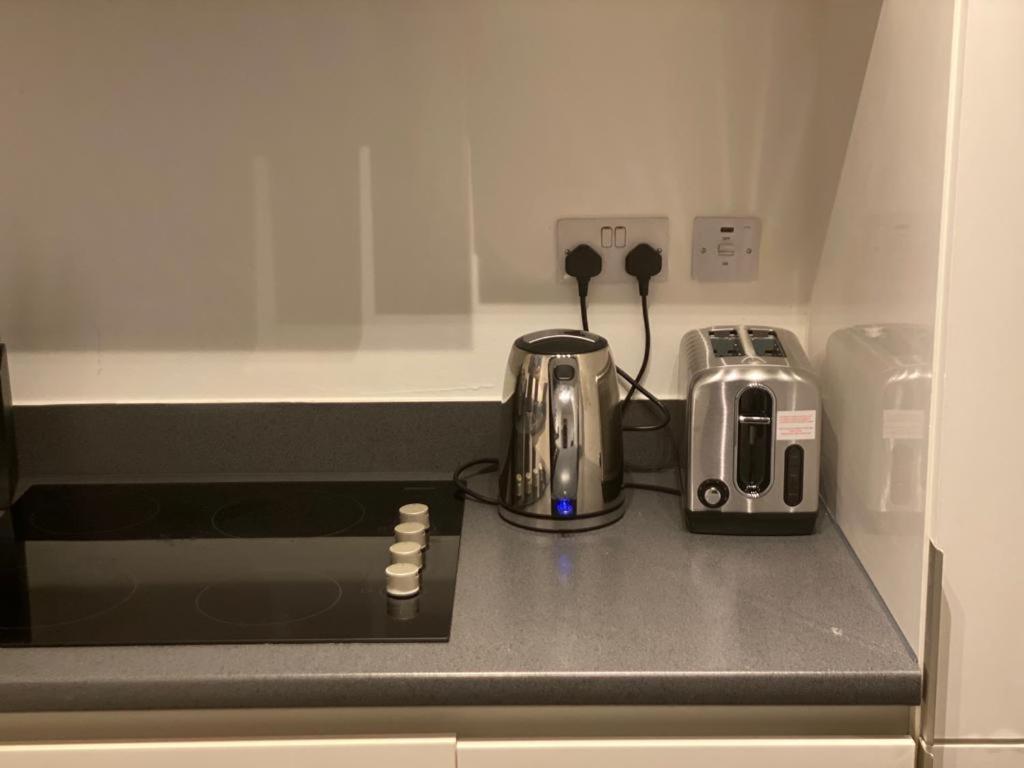 Spacious 1 Bed Relocation Apartment Free Parking, Brierley Hill Luaran gambar