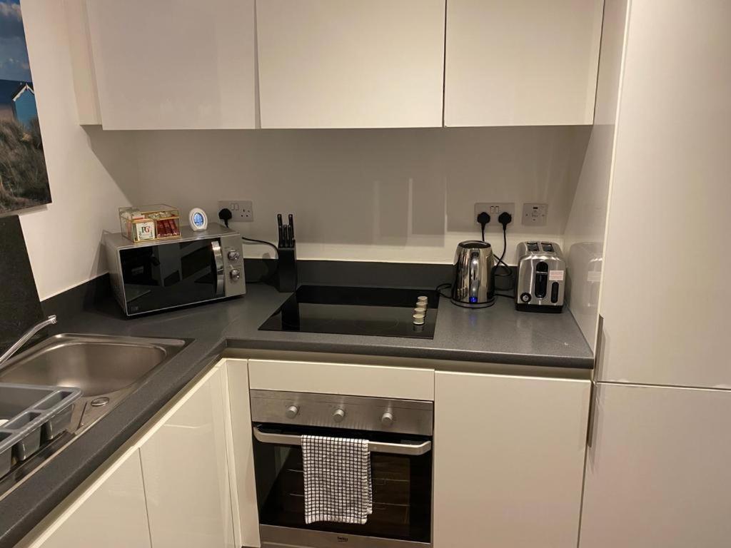 Spacious 1 Bed Relocation Apartment Free Parking, Brierley Hill Luaran gambar