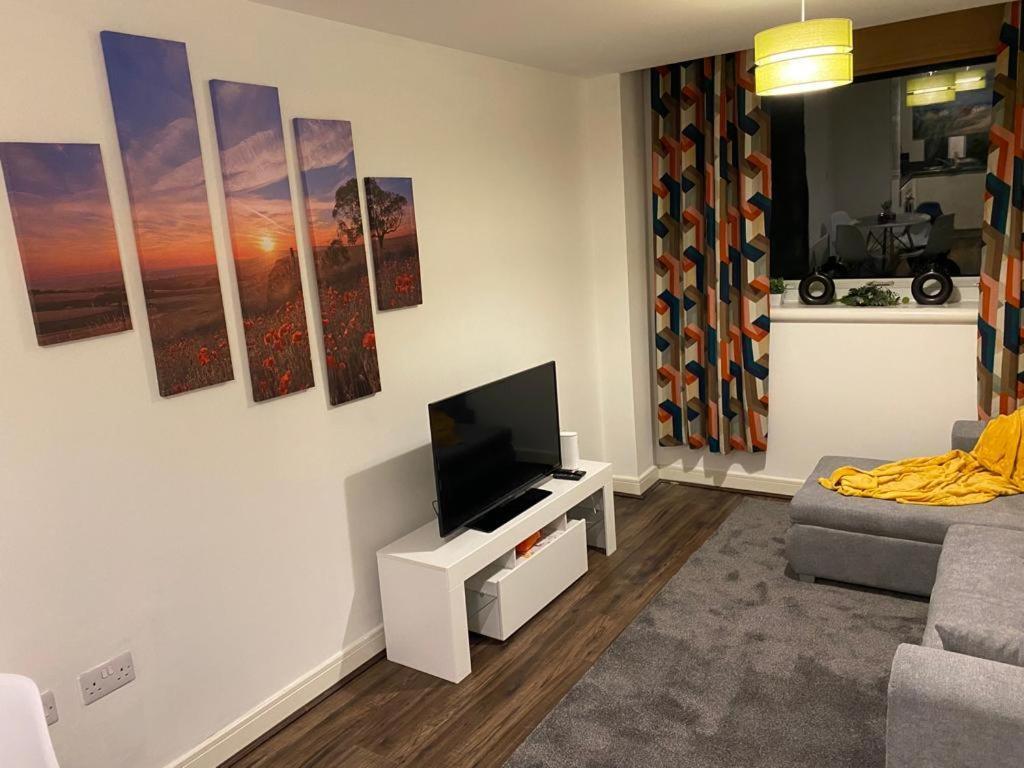 Spacious 1 Bed Relocation Apartment Free Parking, Brierley Hill Luaran gambar